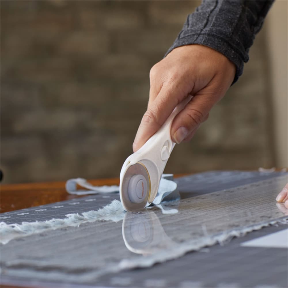 Fiskars 45mm Glitter Rotary Cutter