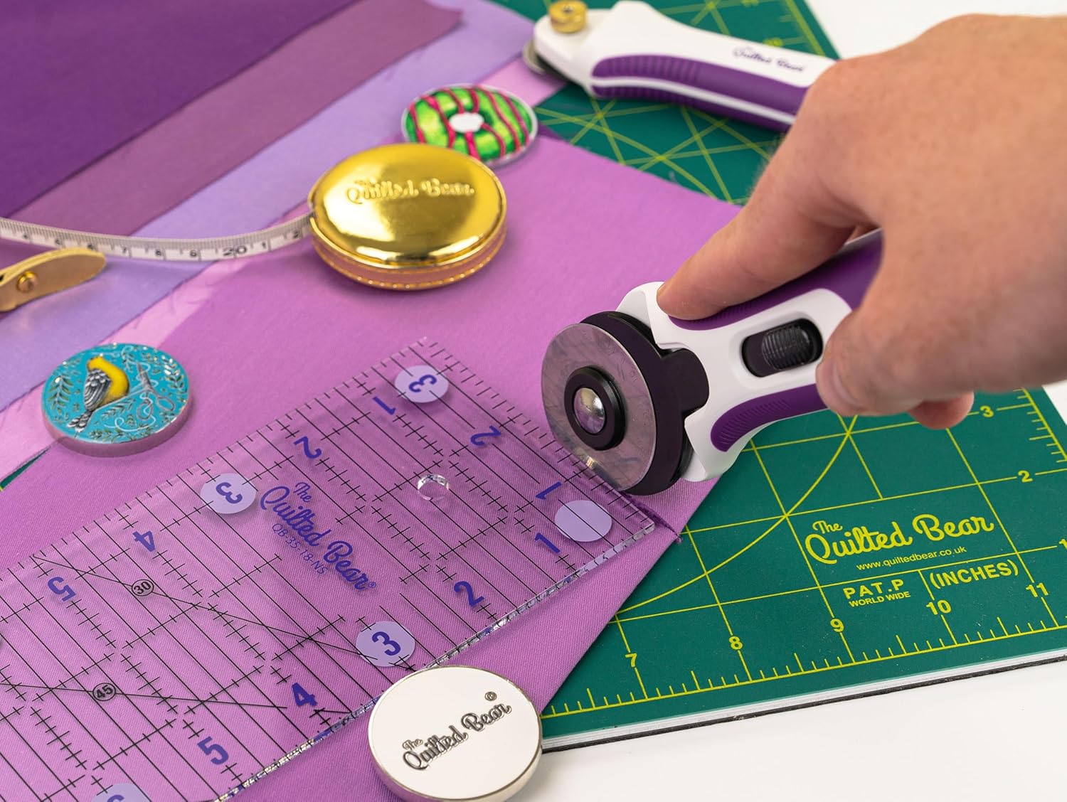 The Quilted Bear 45mm Rotary Cutter - Ergonomic Soft Grip Rotary Cutter for Fabric with Sharp Blade for Precise Cuts & Easy Blade Replacement for Quilting & Sewing Supplies (45mm)